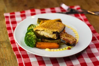 PEIXE COM NOZES E LEGUMES À PROVENÇAL